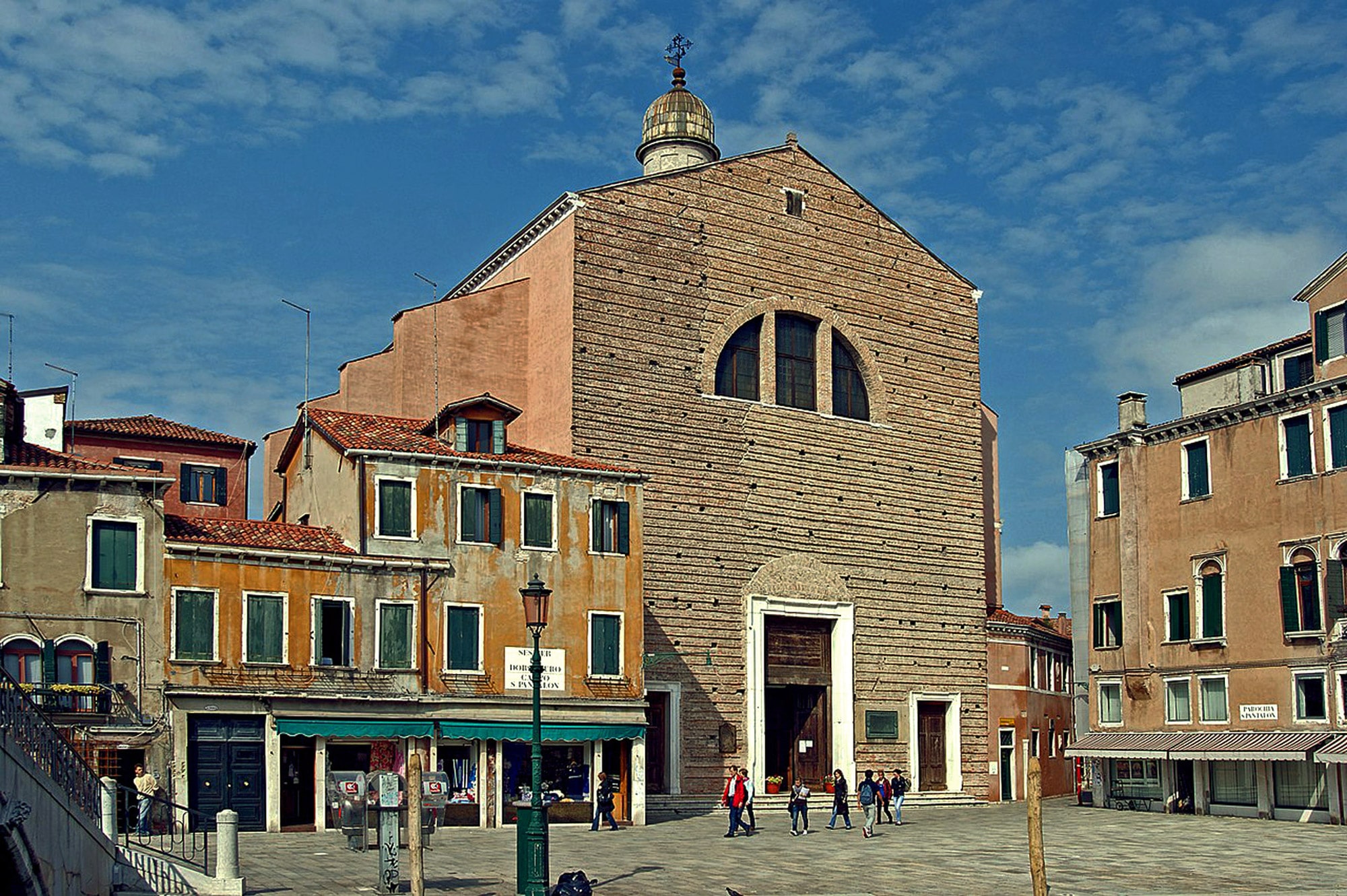 Chiesa_di_San_Pantalon_facade_2.jpg